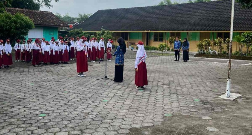 SD Negeri Gamol Gelar Upacara Peringatan Hari Pendidikan Nasional 2026